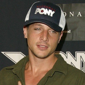 Simon Rex Headshot 9 of 10