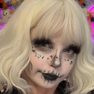 simonajulieta Headshot 2 of 4