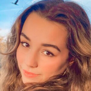 Simplyivee at age 19