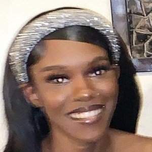 Simplysimora Headshot 6 of 10