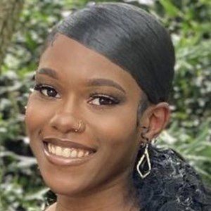 Simplysimora Headshot 8 of 10