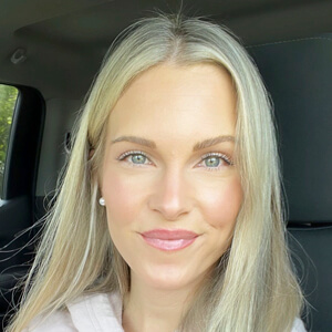 Sincerely Miss Ash Headshot 3 of 6
