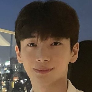 Sky Lee - Age, Family, Bio | Famous Birthdays