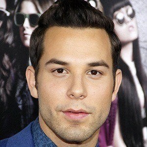 Skylar Astin at age 27