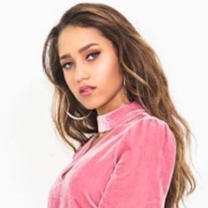 Skylar Stecker Headshot 9 of 10