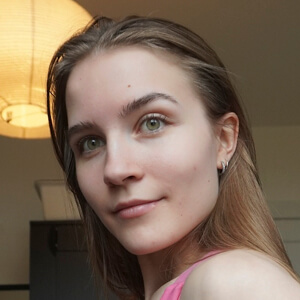 sofiadoingstunt Headshot 5 of 6