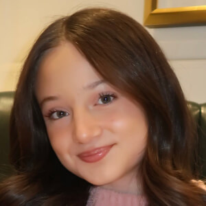 Sophia Castiblanco Headshot 6 of 7