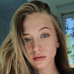 Sophia Diamond Headshot 2 of 16