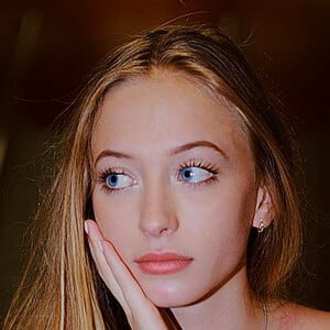 Sophia Diamond Headshot 11 of 16