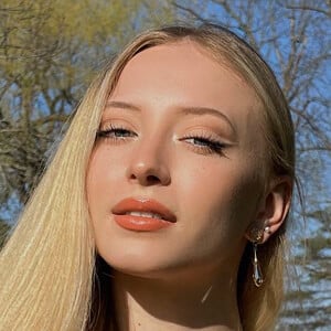 Sophia Diamond Headshot 12 of 16