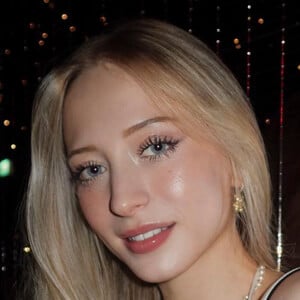 Sophia Diamond Headshot 15 of 16