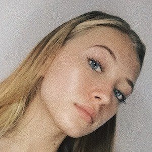 Sophia Diamond Headshot 5 of 16