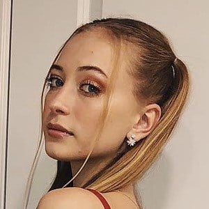 Sophia Diamond Headshot 10 of 16