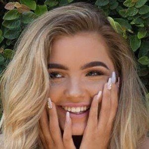 Sophia Mitchell Headshot 6 of 10
