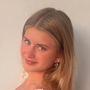 Sophie Ayre Headshot 2 of 2