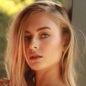 Stacey Louise Grant Headshot 4 of 10