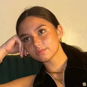 Stef Draper Headshot 5 of 10