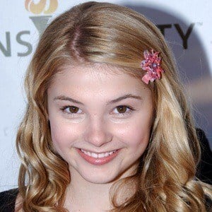 Stefanie Scott Headshot 9 of 10