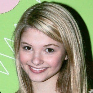 Stefanie Scott Headshot 10 of 10