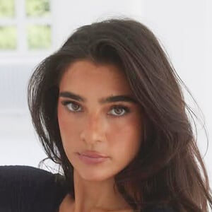Stefanie Williams Headshot 2 of 6
