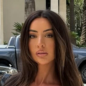 Steph Pacca Headshot 4 of 6