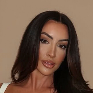 Steph Pacca Headshot 5 of 6