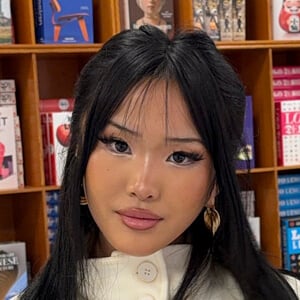 Stephanie Chen Headshot 3 of 4