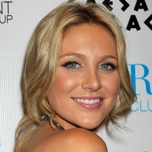 Stephanie Pratt Headshot 8 of 10