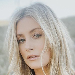 Stephanie Quayle Headshot 8 of 10
