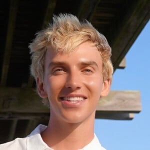 Stephen Sharer Headshot 16 of 17