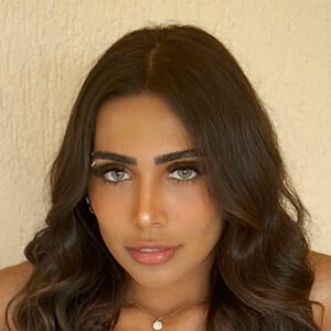Suellen Souz Headshot 4 of 9