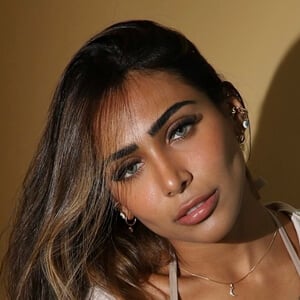 Suellen Souz Headshot 6 of 9