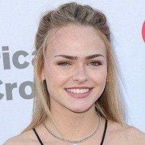 Summer McKeen - Bio, Family, Trivia | Famous Birthdays
