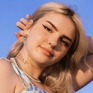 Summerdoes Headshot 4 of 10