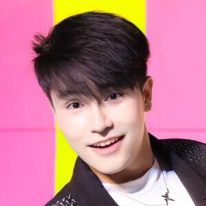 Suphan Modchatturat Headshot 5 of 7