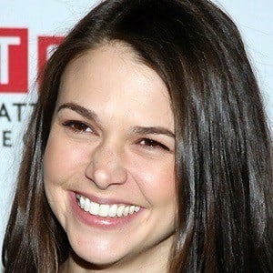 Sutton Foster Headshot 6 of 10