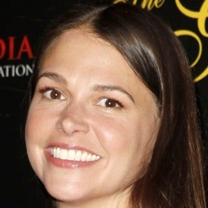 Sutton Foster Headshot 8 of 10