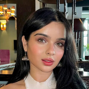 Suvi Sharma Headshot 5 of 7