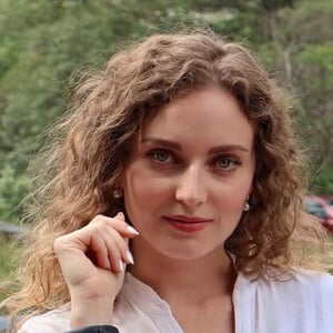 Svetlana Pustova Headshot 4 of 9