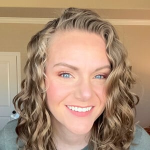 Swavy Curly Courtney Headshot 4 of 4