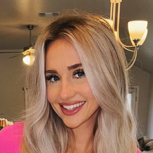 Sydney Everhart Headshot 2 of 5