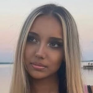 Szandra Mayer Headshot 4 of 4