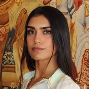 Tandis Esfandiari Headshot 8 of 10