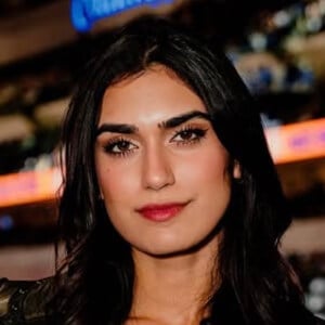 Tandis Esfandiari Headshot 10 of 10