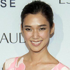 Tao Okamoto - Bio, Family, Trivia | Famous Birthdays