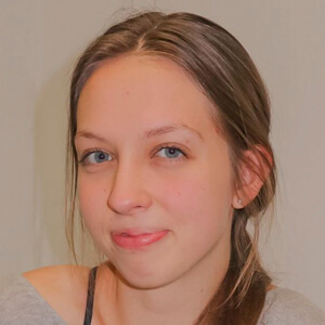 Taryn Hart Headshot 3 of 7