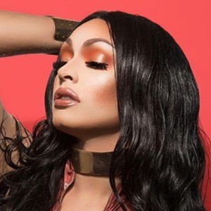 Tatianna Headshot 5 of 10