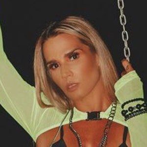 Taty Zatto Headshot 5 of 10