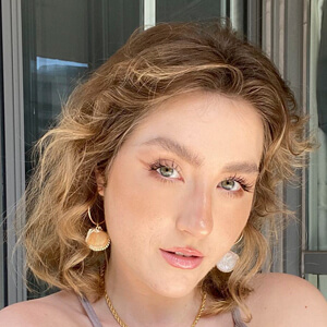 Taylor Efford Headshot 3 of 6