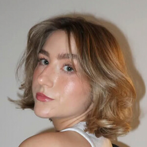 Taylor Efford Headshot 5 of 6
